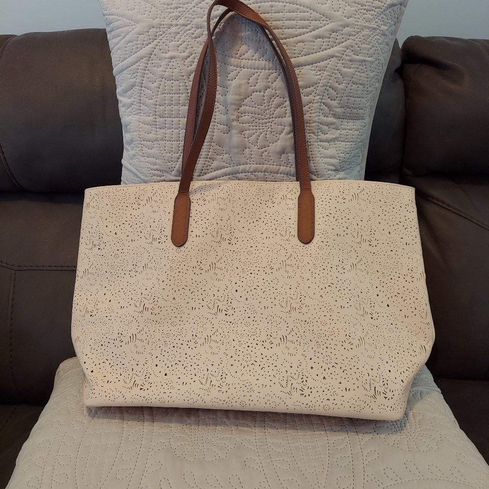 Ultra Beauty light pink tote bag over the shoulder